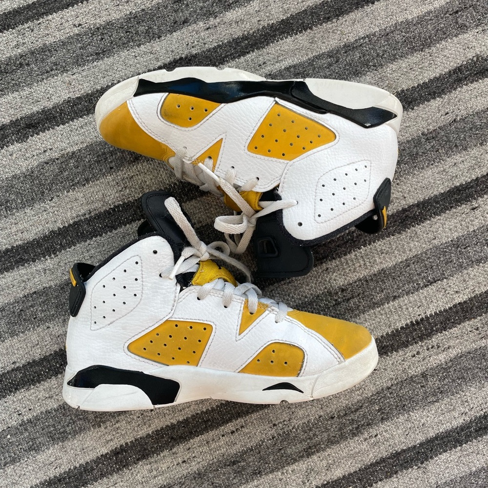 Air Jordan 6 “Yellow / Ochre” sneakers - size kids 2